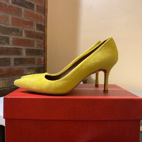 Yellow suede Donald Pliner pumps - Picture 2 of 6